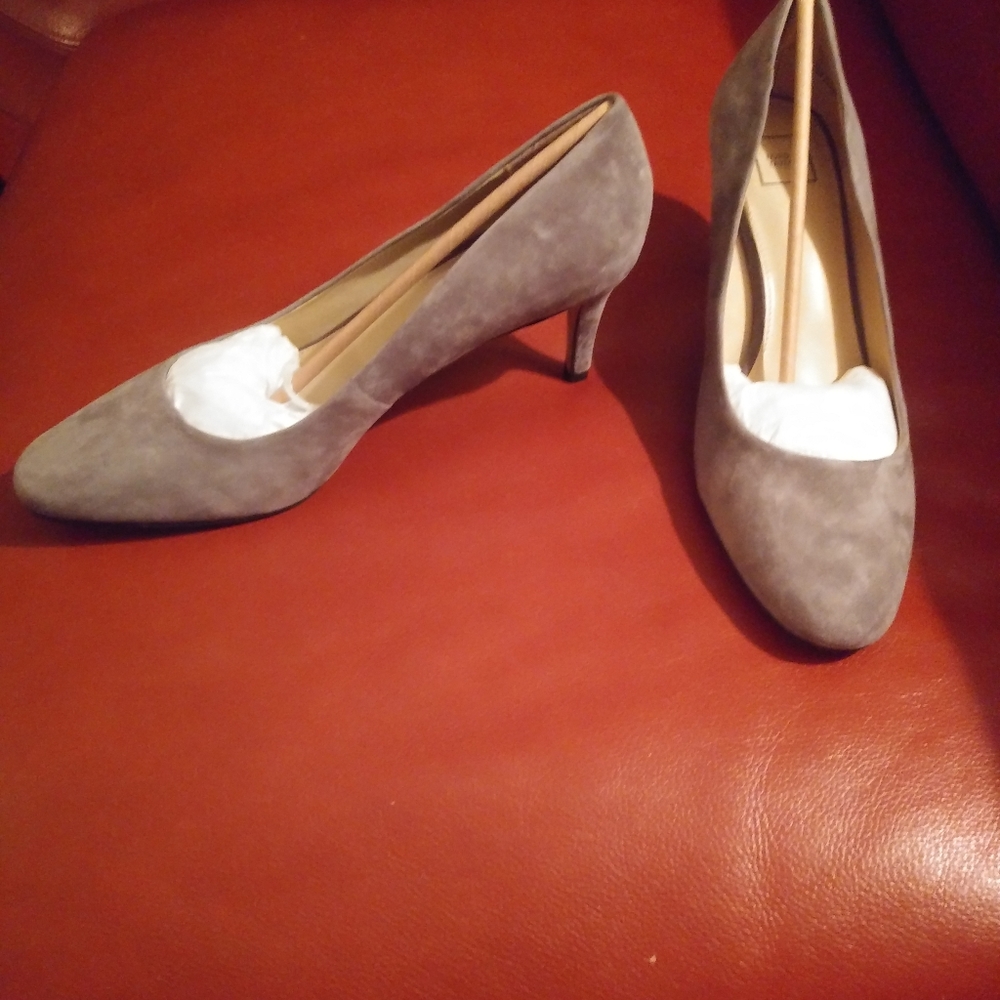 Lord & Taylor Almond toe gray suede pumps